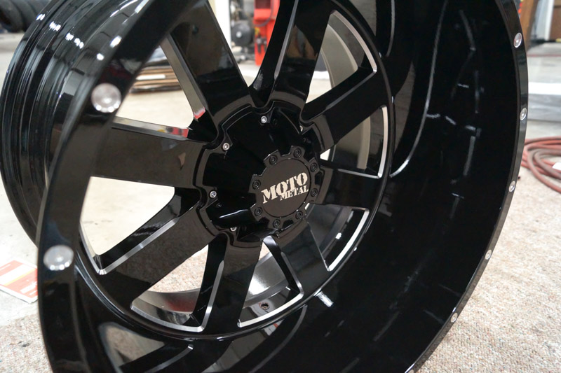 Moto Metal 962 22x14 8 Lug Gloss Black Milled Wheels Rims .JPG