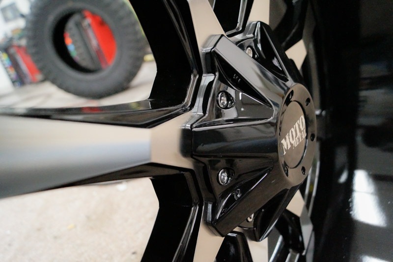 Moto Metal 970 20x10 5 Lug Gloss Black Milled Wheels Rims .JPG