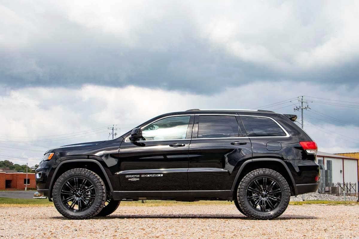 Rough Country 2.5in Jeep Lift Kit (1120 Grand Cherokee WK2)